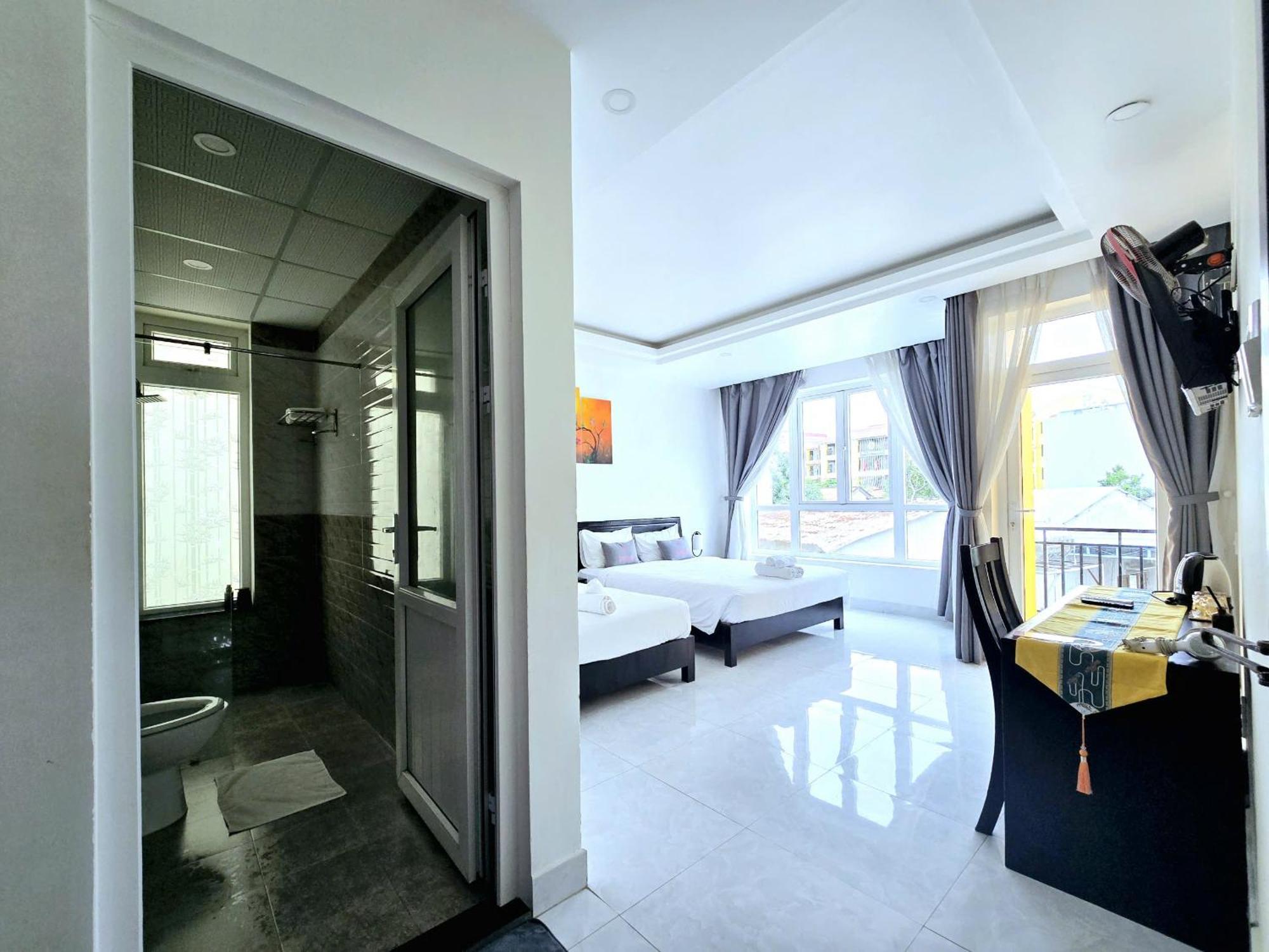 Flamingo Villa Homestay - Big Rooms With Balcony - Close To Hoi An Old Town 200M & Temple Bridge - Large Outside Pool For Sun Bathing Exterior photo