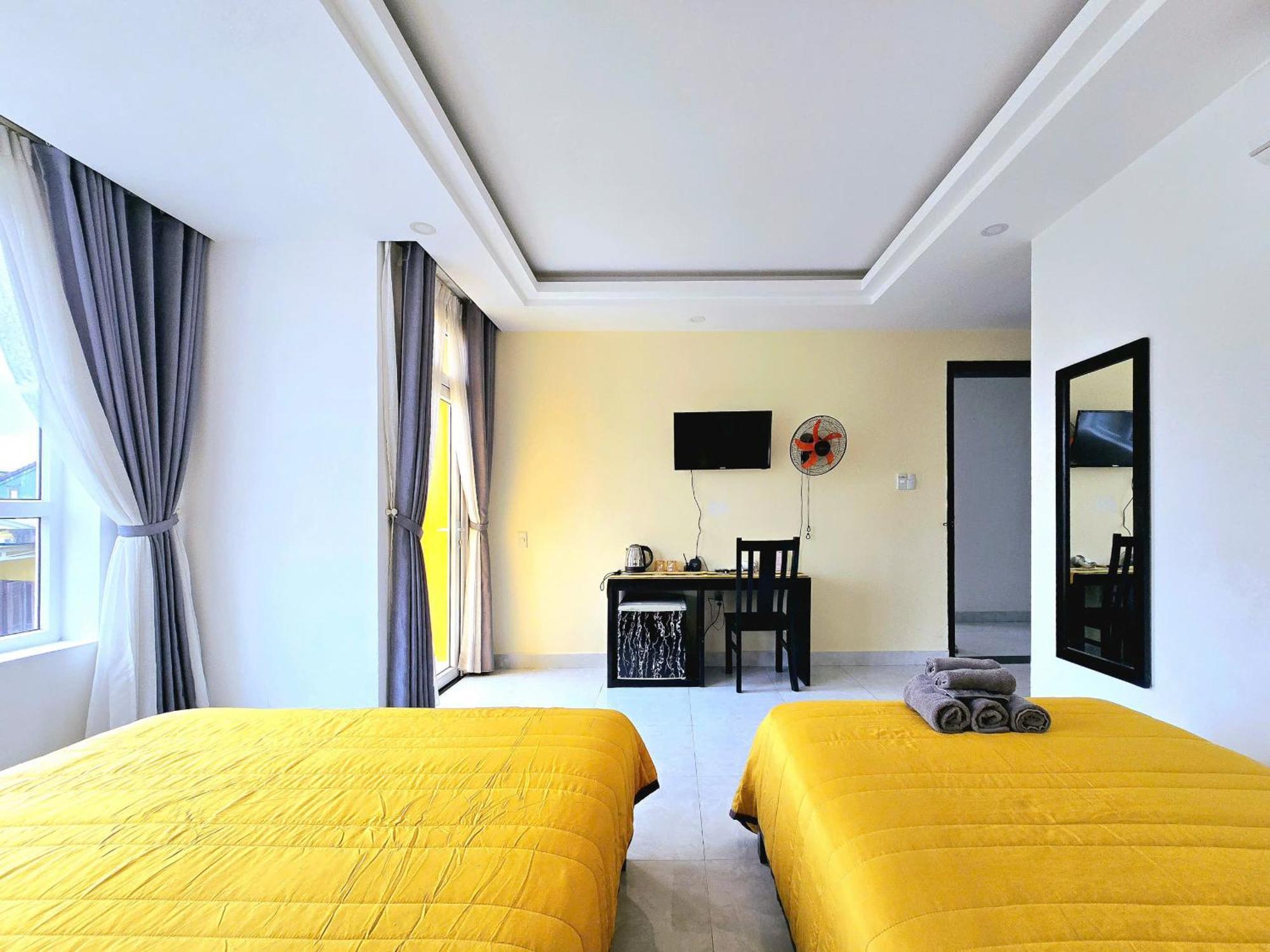 Flamingo Villa Homestay - Big Rooms With Balcony - Close To Hoi An Old Town 200M & Temple Bridge - Large Outside Pool For Sun Bathing Exterior photo