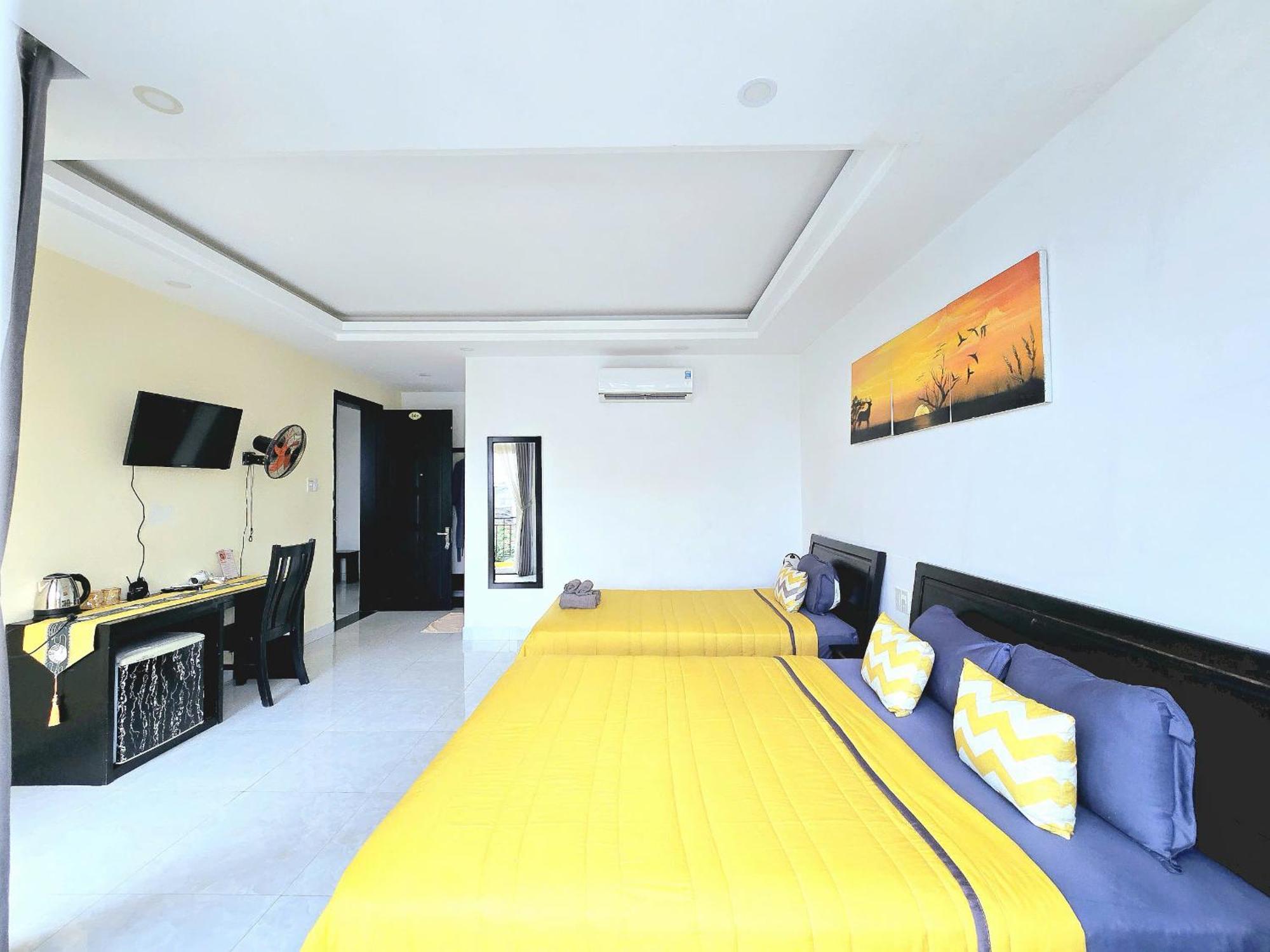 Flamingo Villa Homestay - Big Rooms With Balcony - Close To Hoi An Old Town 200M & Temple Bridge - Large Outside Pool For Sun Bathing Exterior photo